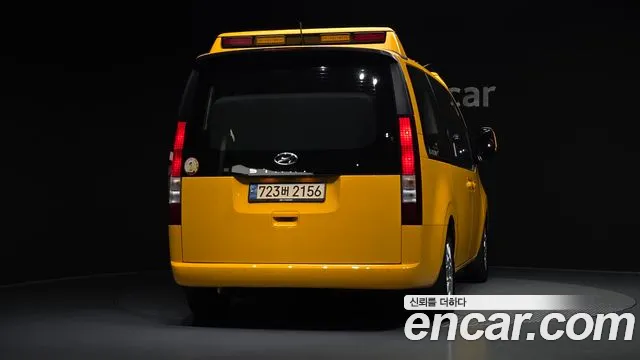 Hyundai Staria 2024 thumb 3