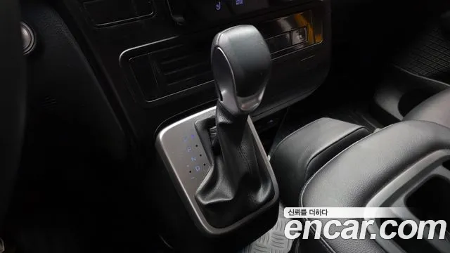 Hyundai Staria 2024 thumb 8