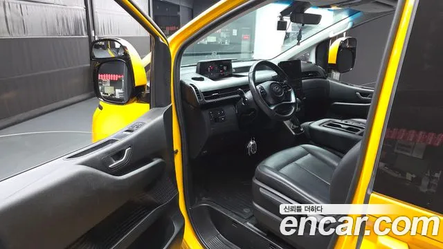 Hyundai Staria 2024 thumb 9