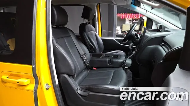 Hyundai Staria 2024 thumb 10