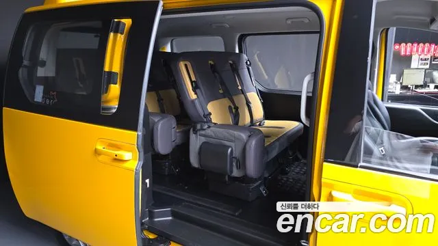Hyundai Staria 2024 thumb 11