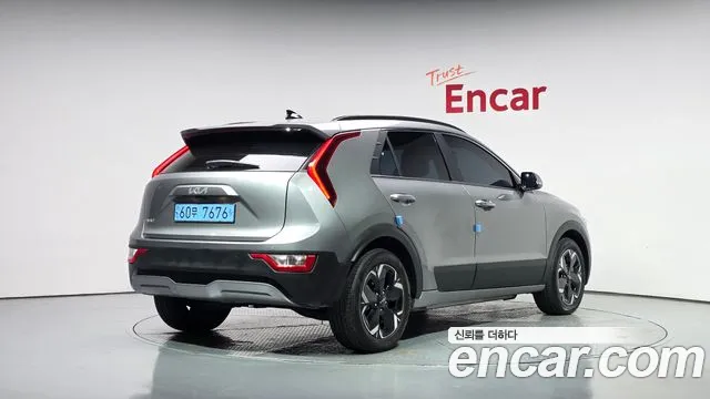 Kia Niro 2023 thumb 2