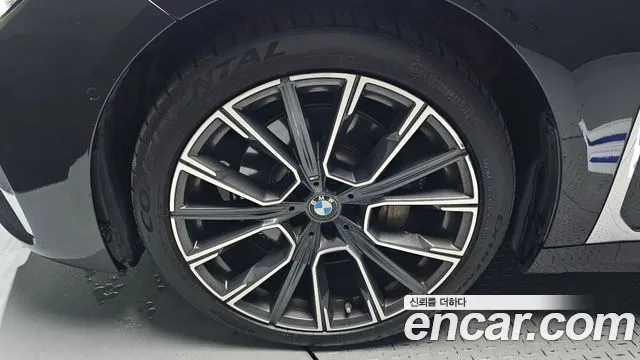 BMW 7-Series 2020 thumb 5