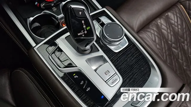 BMW 7-Series 2020 thumb 9
