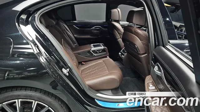 BMW 7-Series 2020 thumb 11