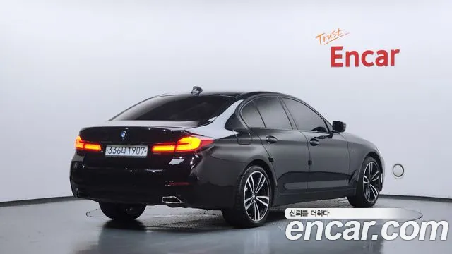 BMW 5-Series 2019 thumb 2