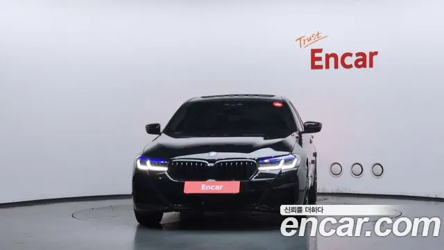 BMW 5-Series 2019 thumb 3