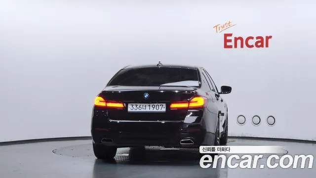 BMW 5-Series 2019 thumb 4