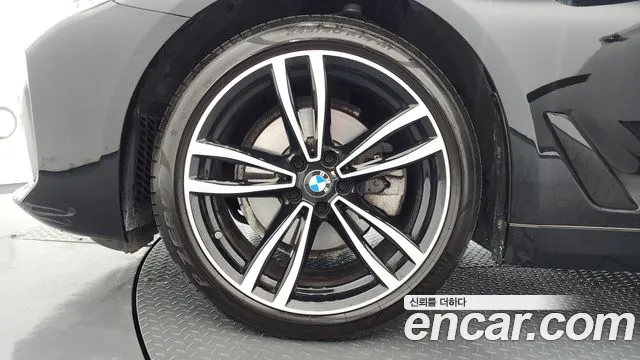 BMW 5-Series 2019 thumb 5