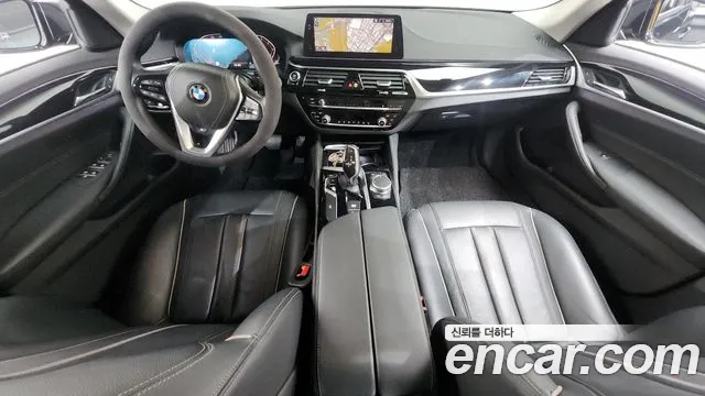 BMW 5-Series 2019 thumb 7