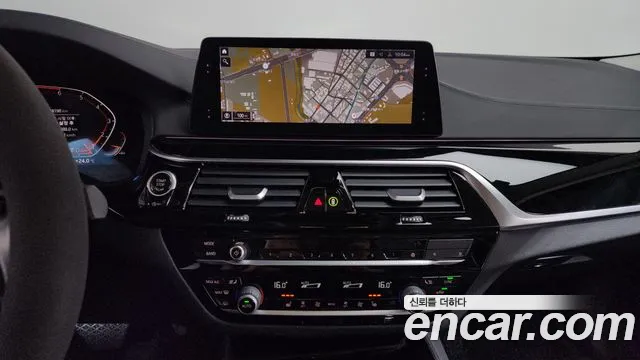 BMW 5-Series 2019 thumb 12