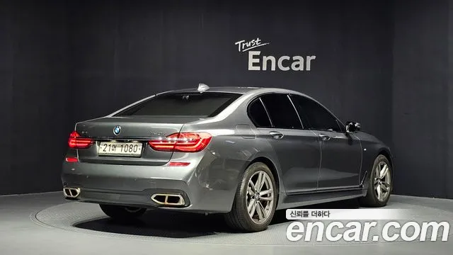 BMW 7-Series 2017 thumb 2