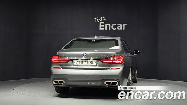 BMW 7-Series 2017 thumb 4