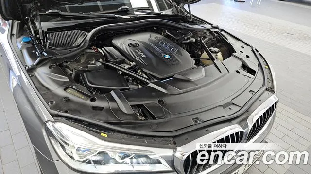 BMW 7-Series 2017 thumb 6