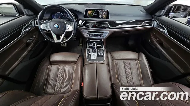 BMW 7-Series 2017 thumb 7