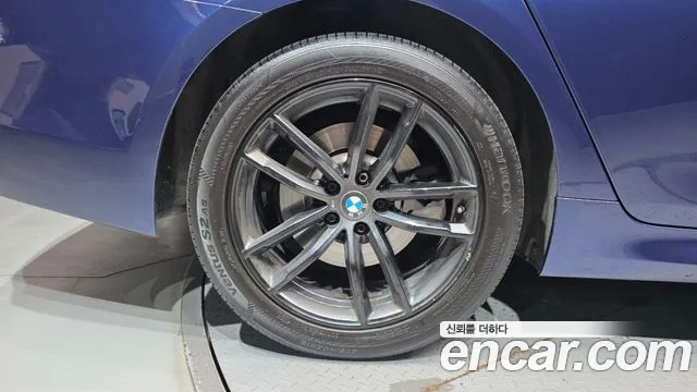BMW 5-Series 2018 thumb 5