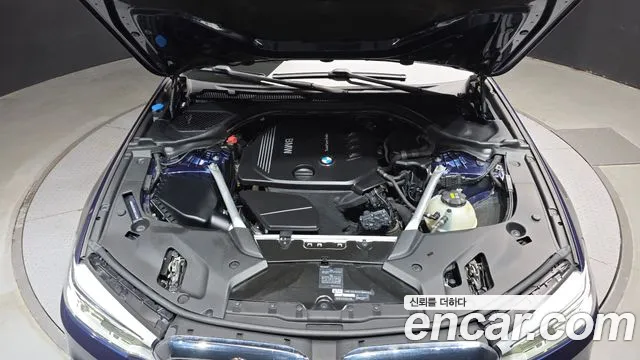 BMW 5-Series 2018 thumb 6