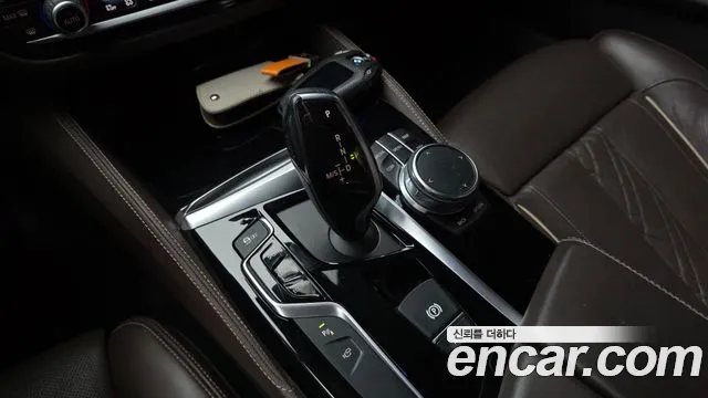 BMW 5-Series 2018 thumb 9