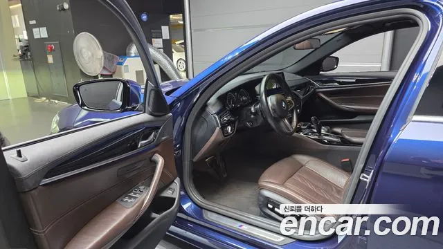 BMW 5-Series 2018 thumb 10