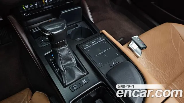 Lexus ES 2018 thumb 9