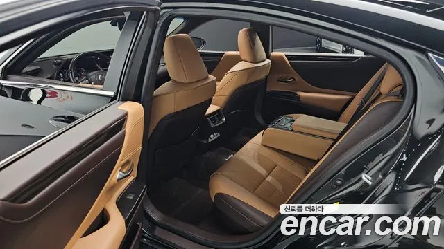 Lexus ES 2018 thumb 12