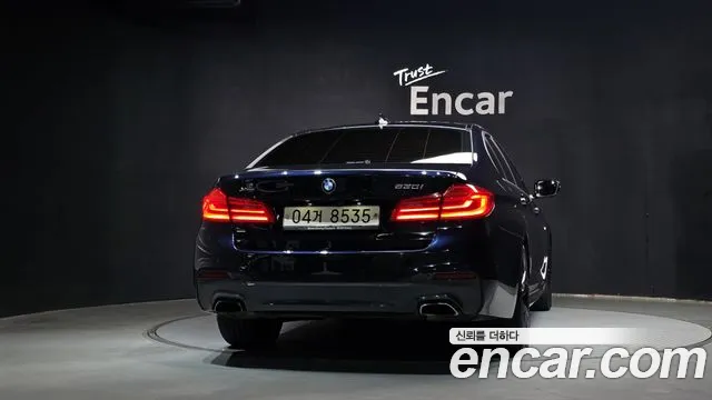 BMW 5-Series 2017 thumb 4