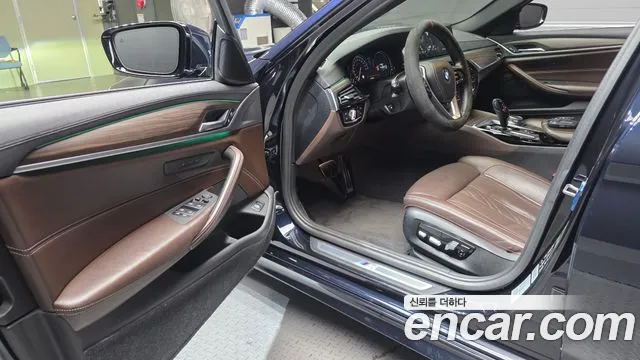 BMW 5-Series 2017 thumb 10