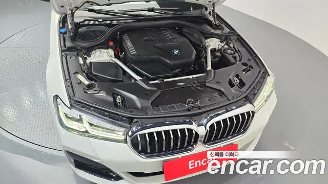 BMW 5-Series 2023 thumb 6