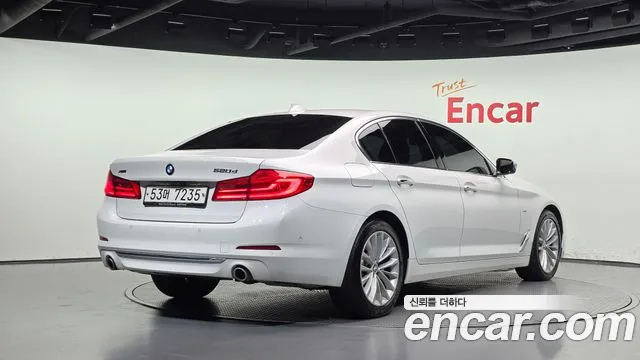 BMW 5-Series 2017 thumb 2
