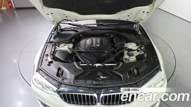 BMW 5-Series 2017 thumb 6