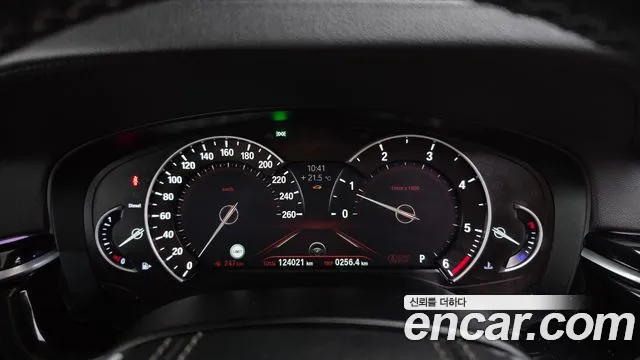 BMW 5-Series 2017 thumb 8