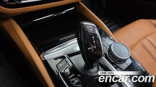 BMW 5-Series 2017 thumb 9