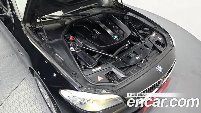 BMW 5-Series 2012 thumb 6