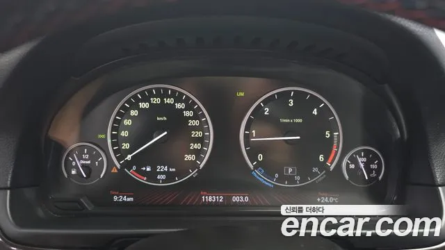 BMW 5-Series 2012 thumb 8