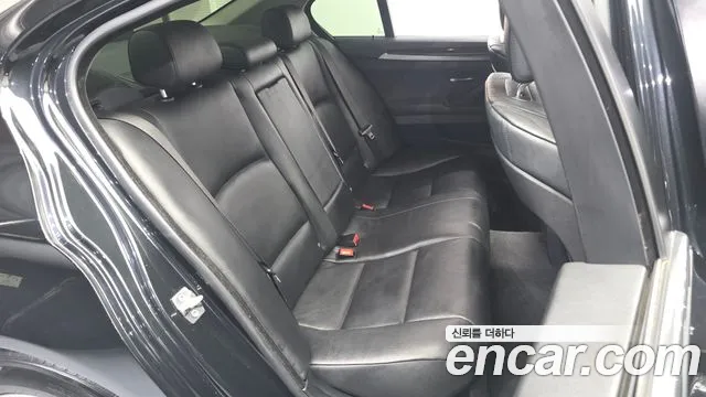 BMW 5-Series 2012 thumb 12