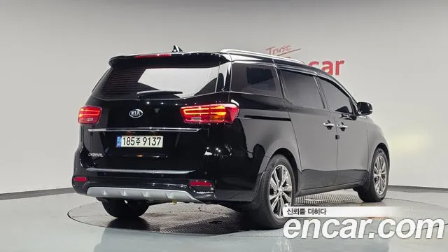 Kia Carnival 2019 thumb 2