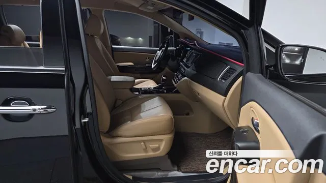 Kia Carnival 2019 thumb 11