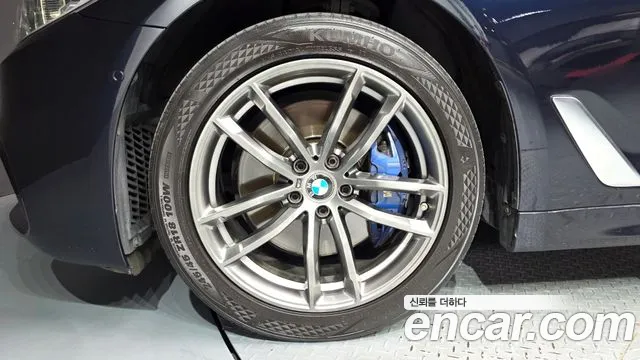 BMW 5-Series 2018 thumb 5