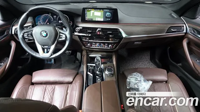BMW 5-Series 2018 thumb 7