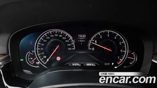 BMW 5-Series 2018 thumb 8