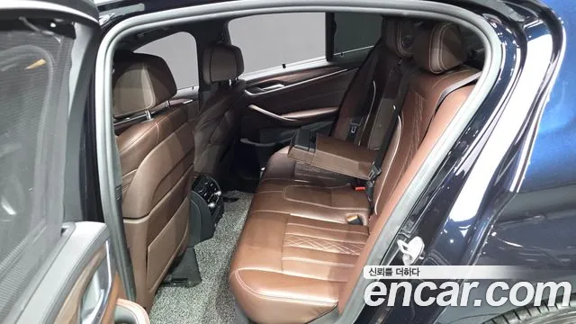 BMW 5-Series 2018 thumb 12
