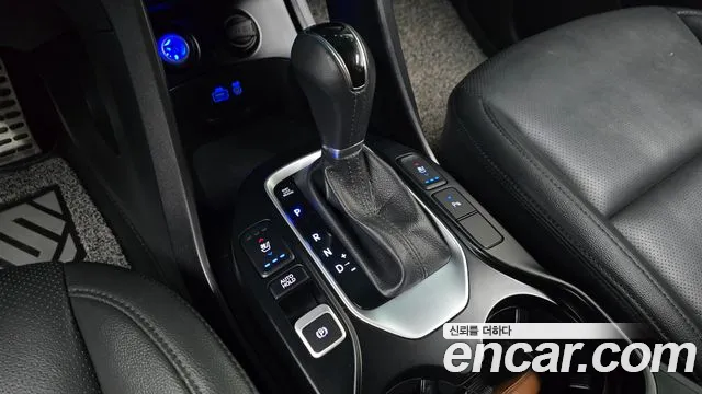 Hyundai Santa Fe 2017 thumb 9