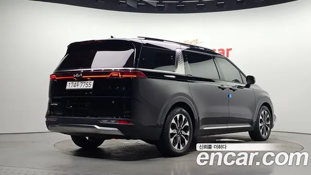 Kia Carnival 2023 thumb 2