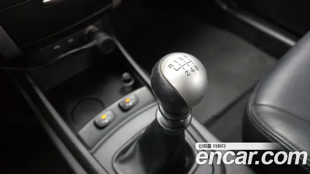 KG_Mobility_Ssangyong KORANDO 2013 thumb 9