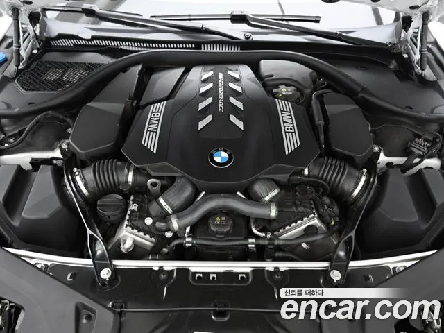 BMW 8-Series 2024 thumb 6
