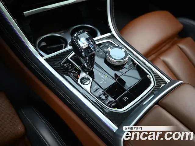 BMW 8-Series 2024 thumb 9