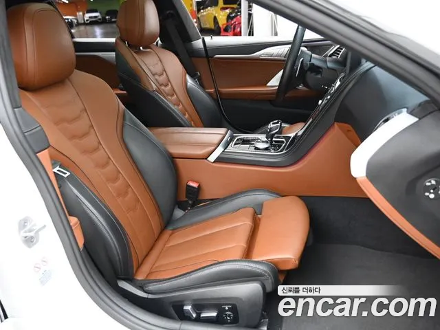 BMW 8-Series 2024 thumb 10