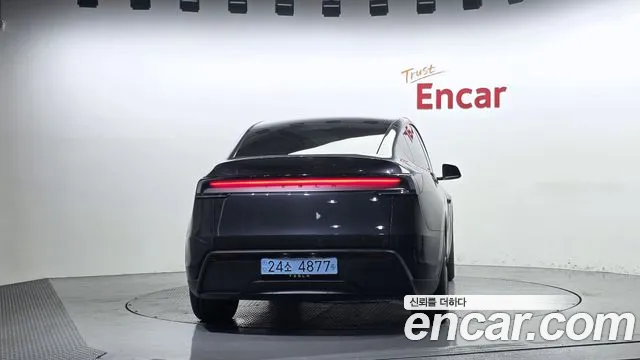 Tesla Model Y 2026 thumb 4