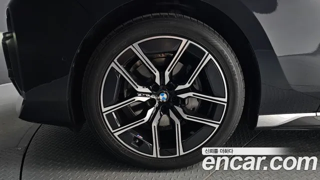 BMW 7-Series 2025 thumb 5