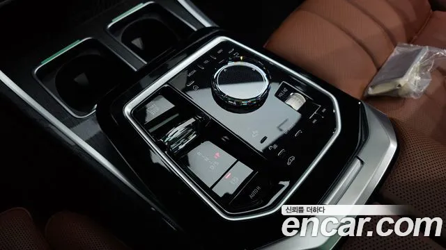 BMW 7-Series 2025 thumb 9